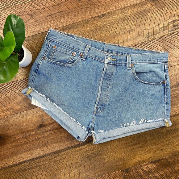 plus size levi shorts